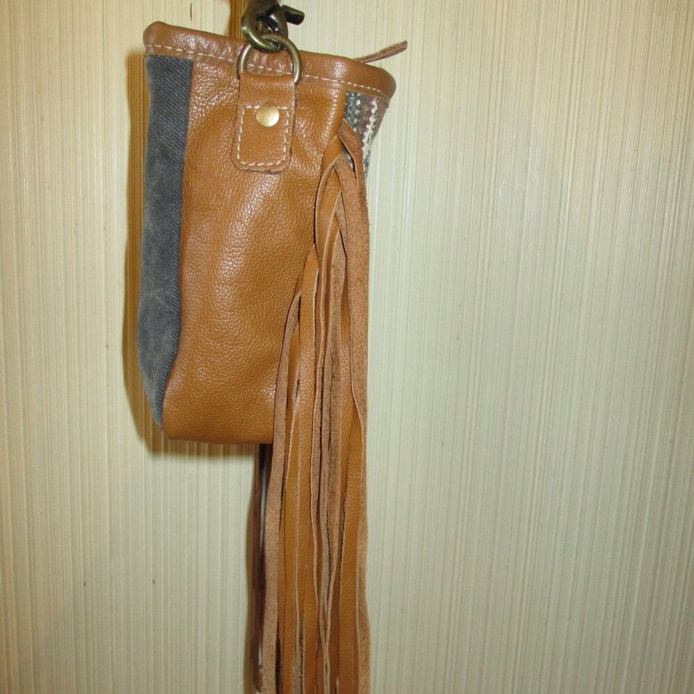 Myra Western Shoulder Bag - Picture 7 of 13